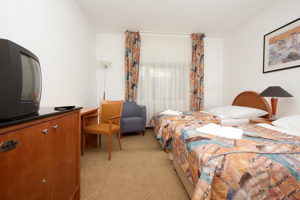 Hotel Chotol Horomerice Bilik gambar