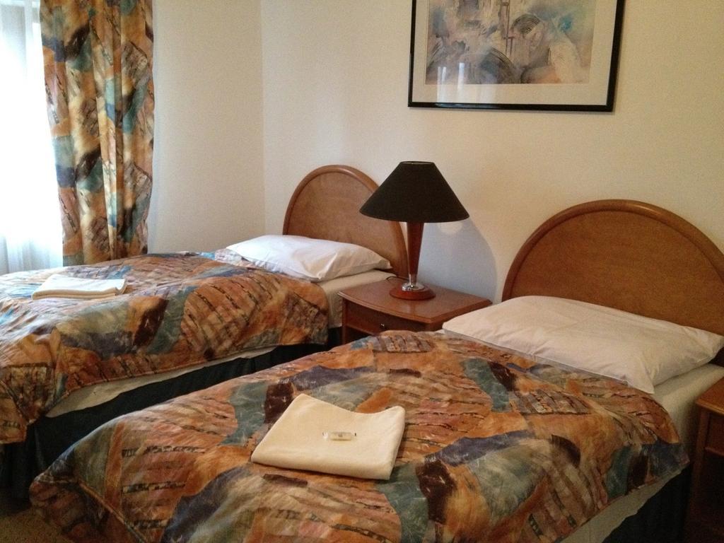 Hotel Chotol Horomerice Bilik gambar